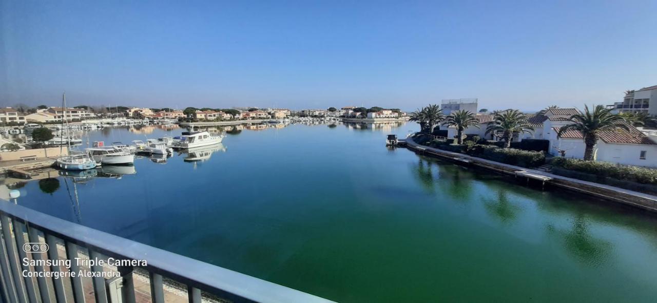 Vue Magique Sur La Marina - Appart En Duplex, Les Pieds Dans L'Eau 생시프리앙 외부 사진